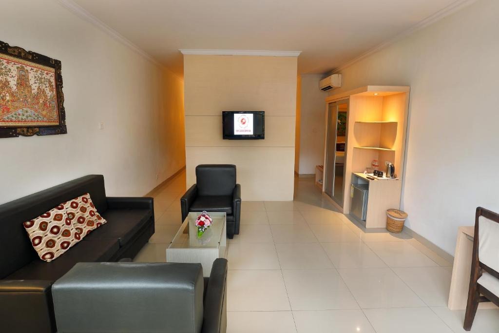 هتل پوری سارون سمینیاک